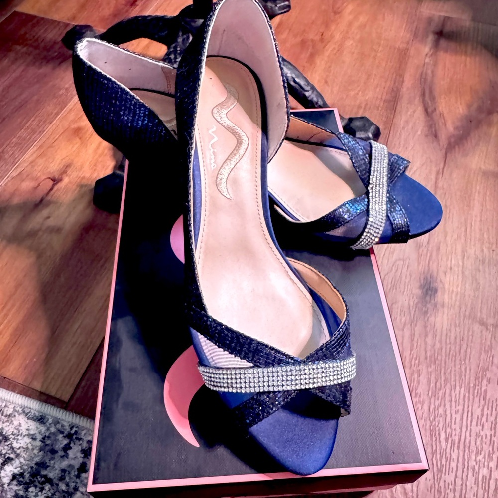 Nina Rebecca Wedge pump. Size 9. Blue sparkle.